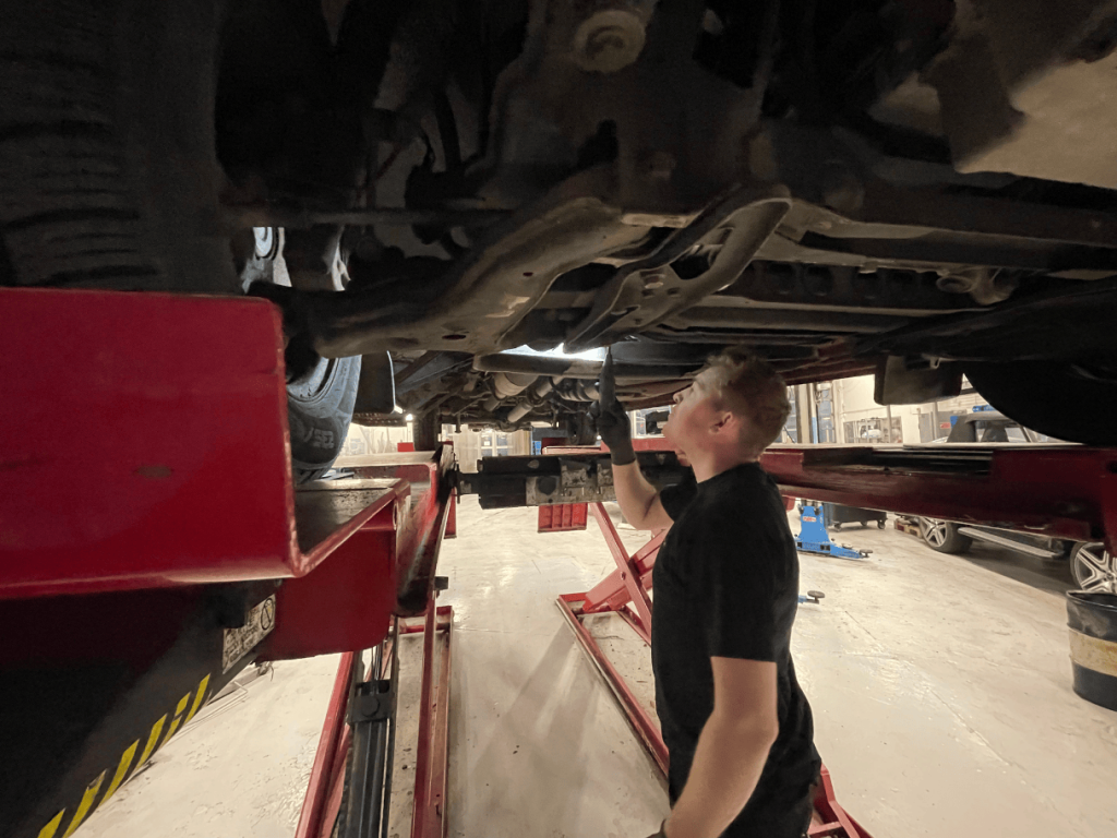 Bilreparation hos NP Autoteknik